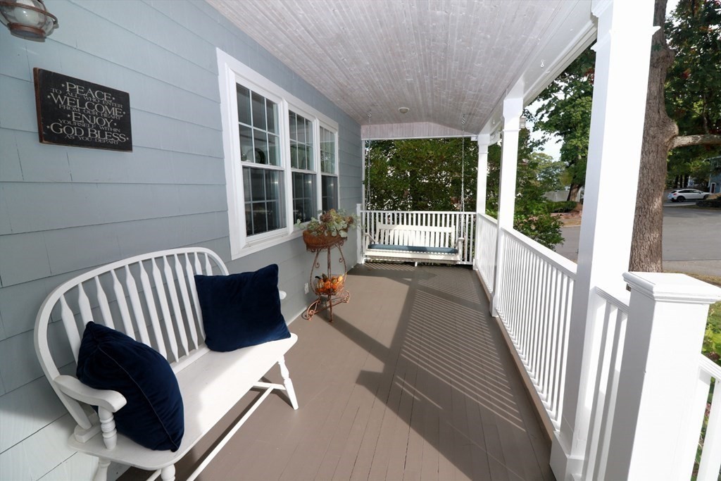 412 Hillcrest Road Needham, MA 02492 - Photo 4 of 37