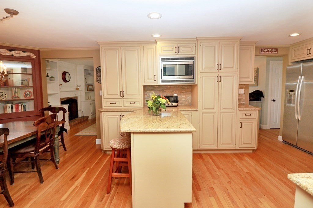 412 Hillcrest Road Needham, MA 02492 - Photo 9 of 37