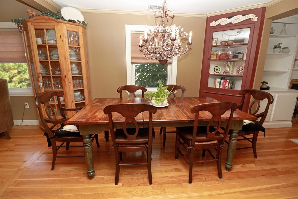 412 Hillcrest Road Needham, MA 02492 - Photo 10 of 37