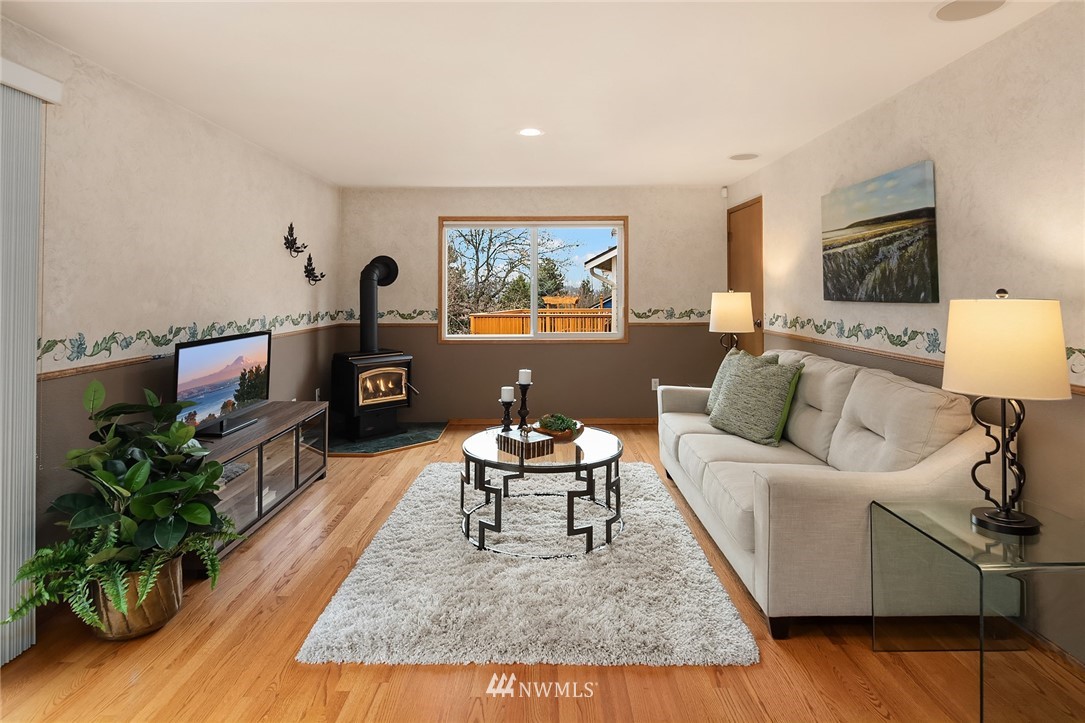 1133 South 23rd Street Renton, WA 98055 - Photo 18 of 38 a living room with furniture and a flat screen tv