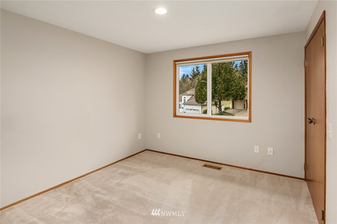 1133 South 23rd Street Renton, WA 98055 - Photo 25 of 38 an empty room with a window