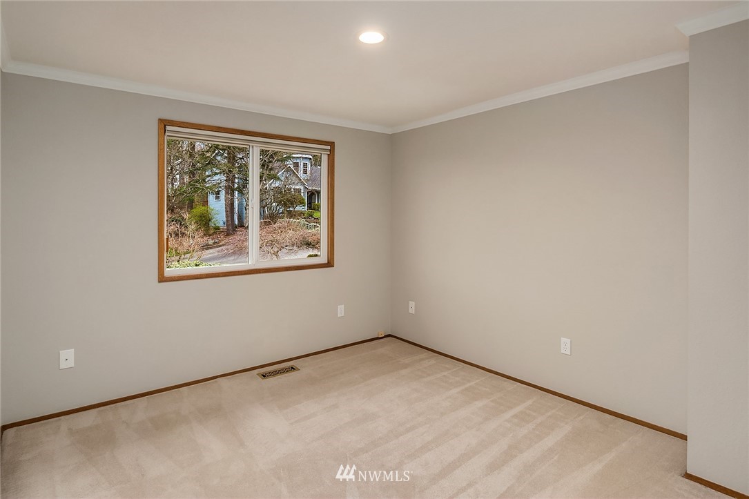 1133 South 23rd Street Renton, WA 98055 - Photo 27 of 38 an empty room with windows