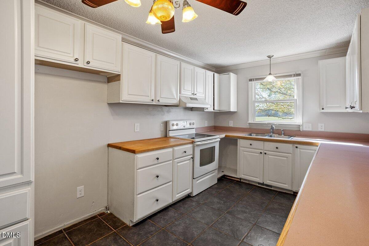 2 Howard Tant Road Zebulon, NC 27597 - Photo 9 of 34 Kitchen
