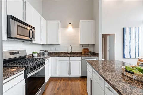 $479,900 | 2065 North Kedzie Avenue, Unit 327, Chicago, IL 60647