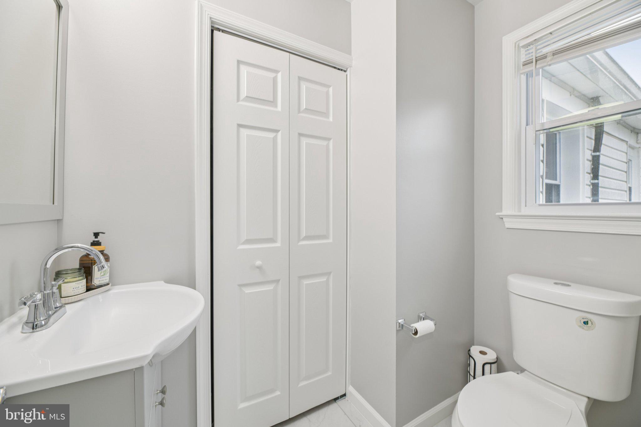303 Foundry Lane Fort Washington, MD 20744 - Photo 21 of 43 a bathroom with a sink toilet and vanity
