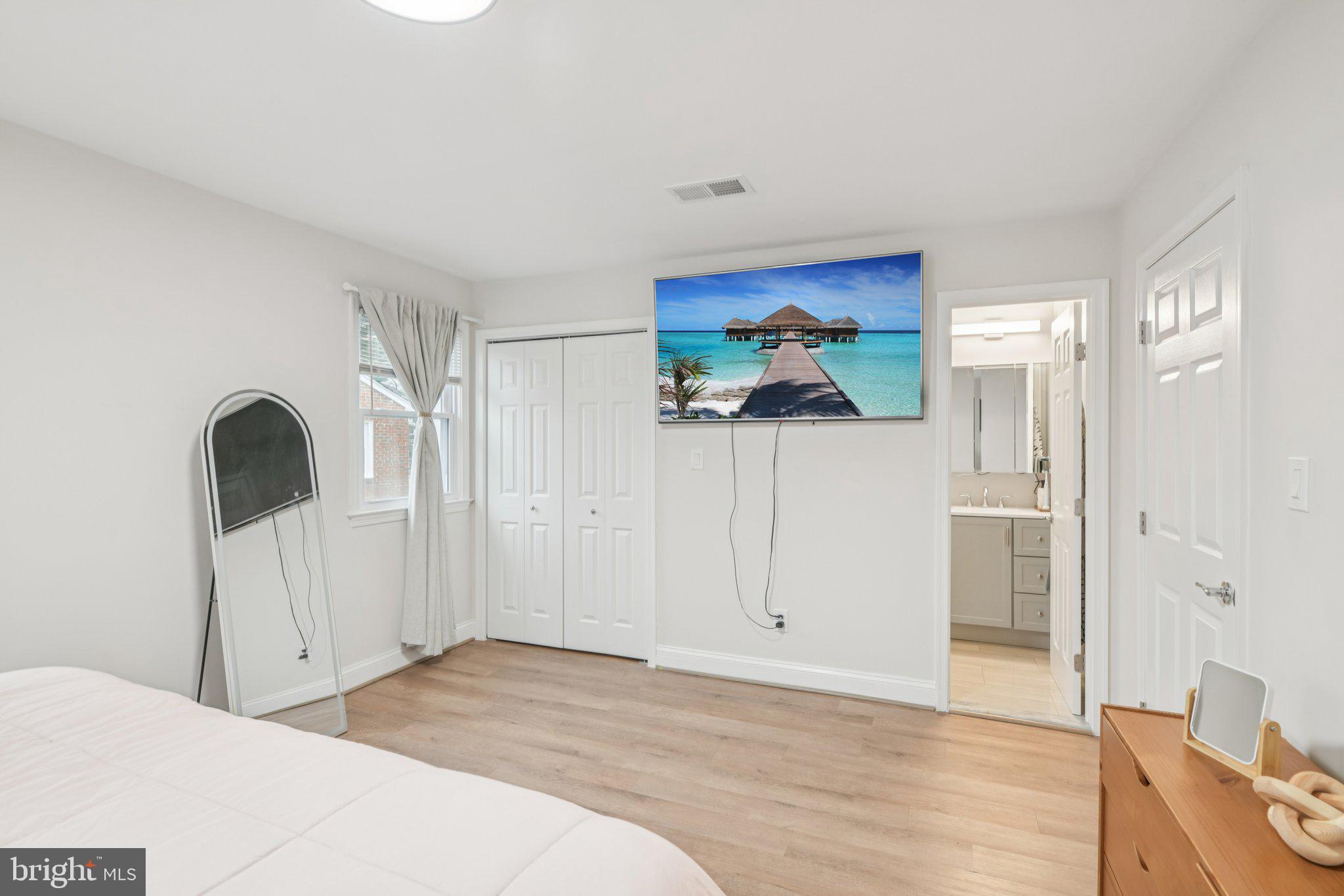 303 Foundry Lane Fort Washington, MD 20744 - Photo 26 of 43 a bedroom with a bed and a view of bathroom