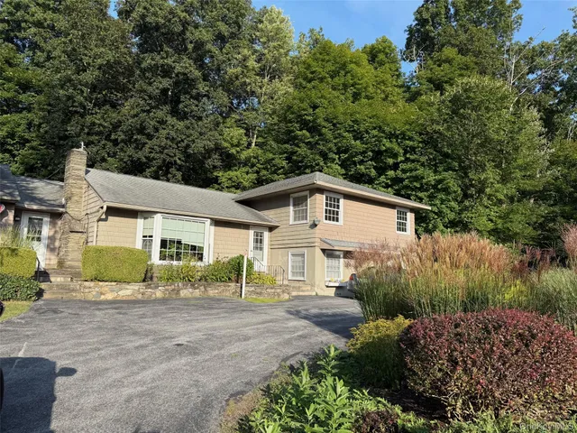 $2,300 | 71 Arthursburg Road, LaGrangeville, NY 12540