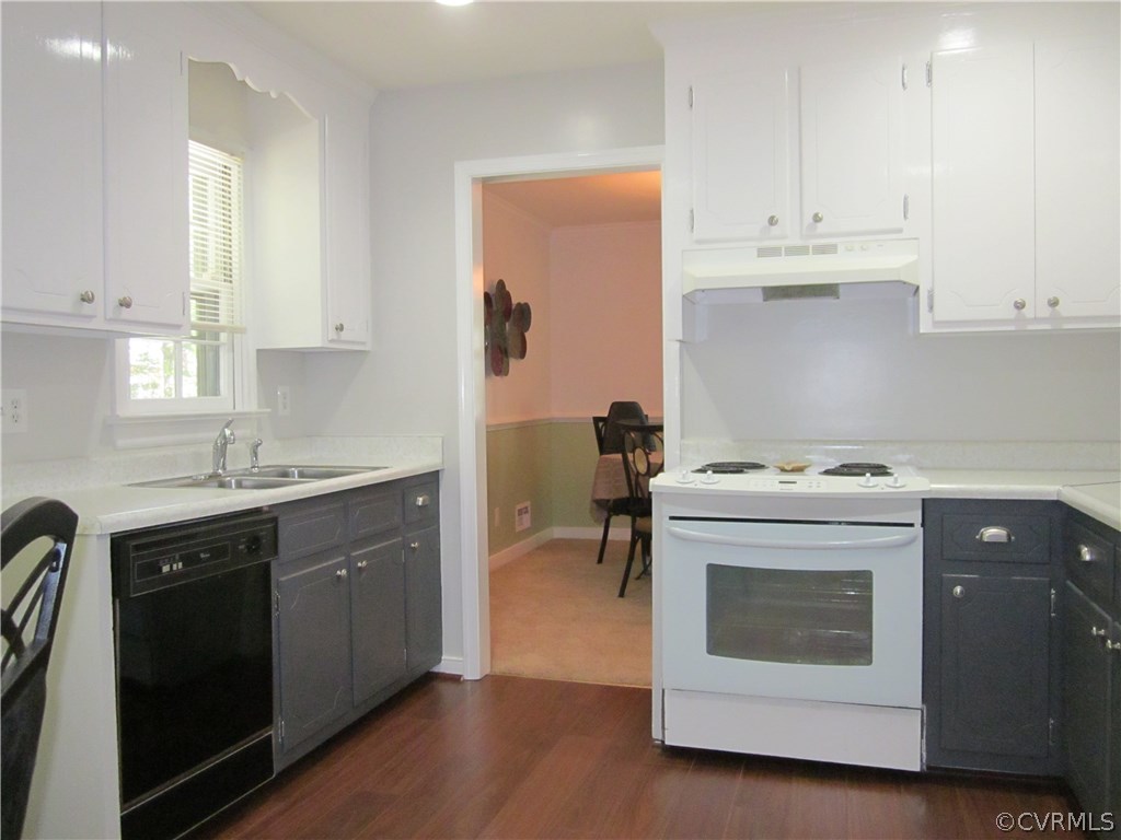 924 Ryder Road Richmond, VA 23235 - Photo 8 of 27 A very bright & inviting Kitchen.