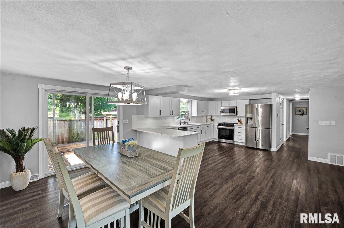 1536 Hickory Point Road Metamora, IL 61548 - Photo 5 of 46