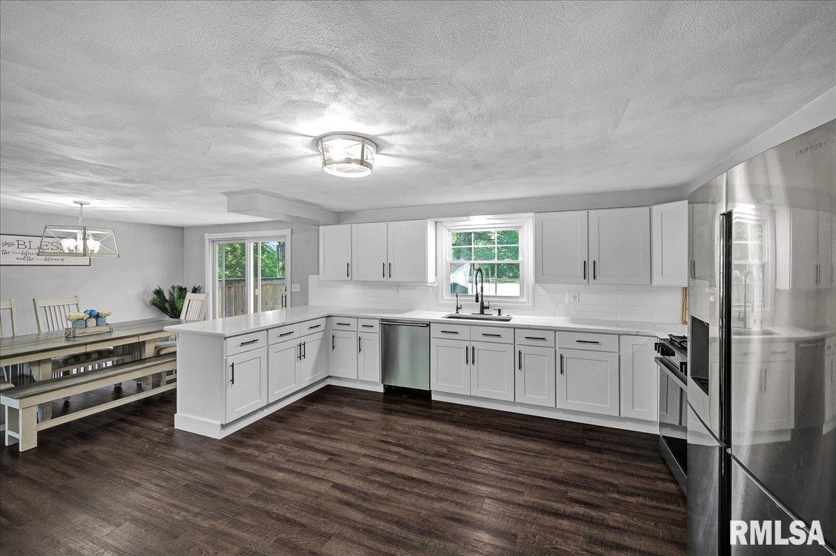 1536 Hickory Point Road Metamora, IL 61548 - Photo 7 of 46