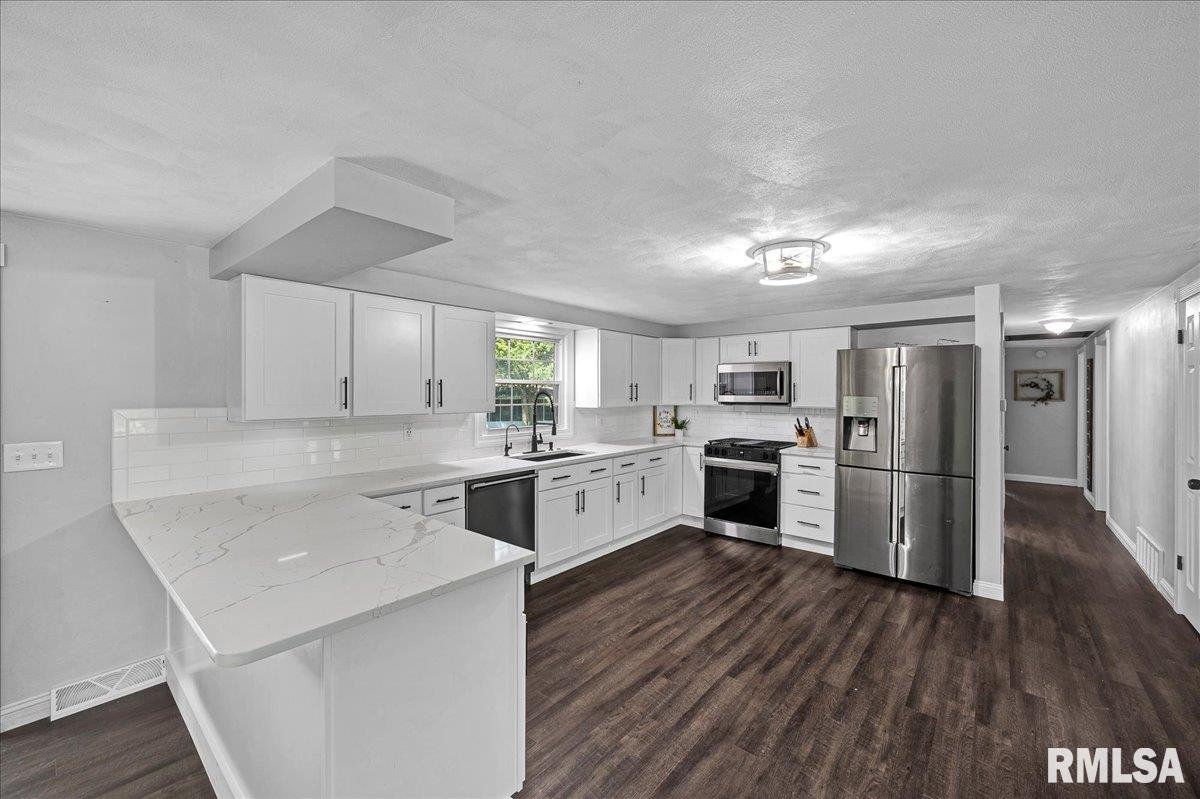 1536 Hickory Point Road Metamora, IL 61548 - Photo 8 of 46