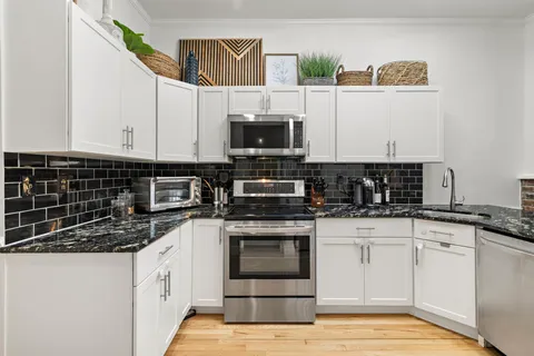 $6,000 | 926 Willow Avenue, Unit 1, Hoboken, NJ 07030