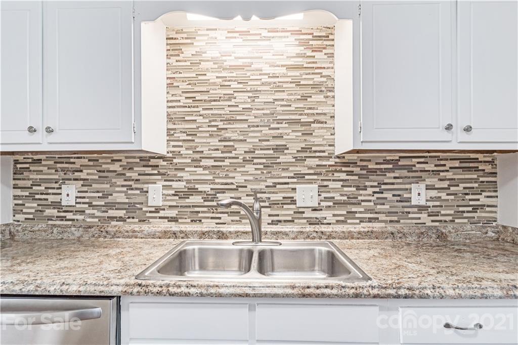 8354 Knights Bridge Road Charlotte, NC 28210 - Photo 11 of 28 Gallery Image 11