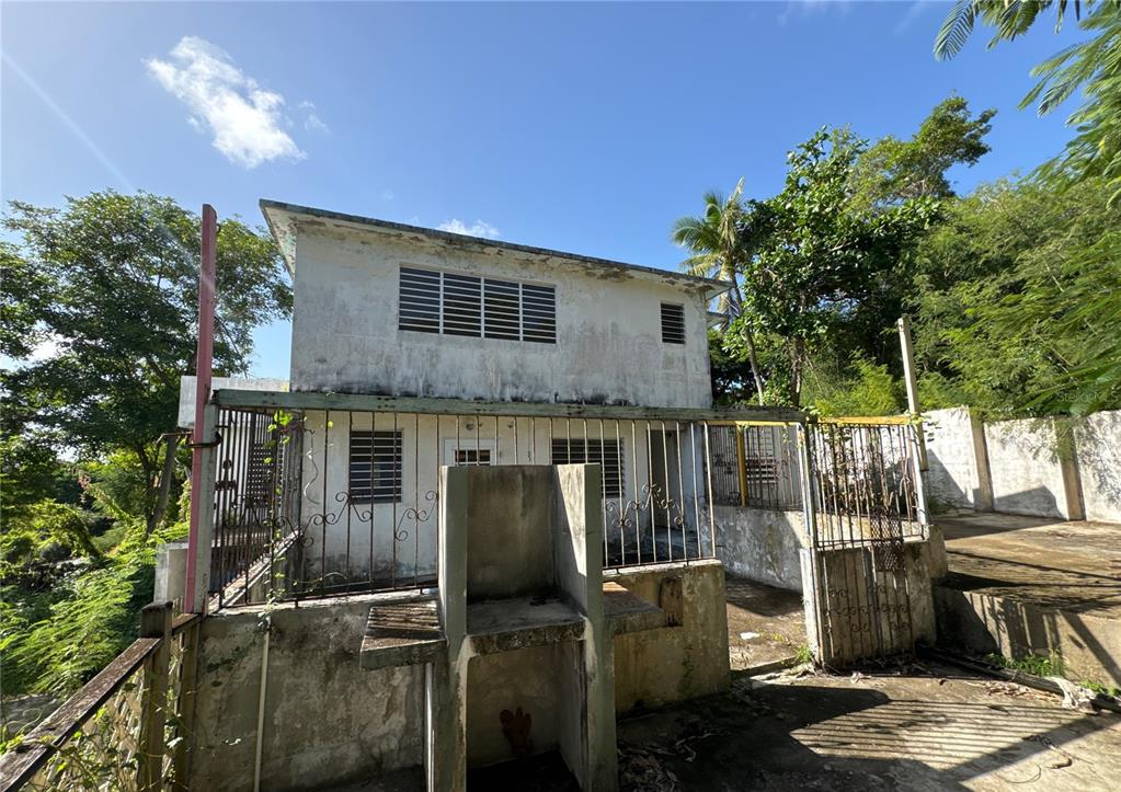 a backyard of a house with table and chairs