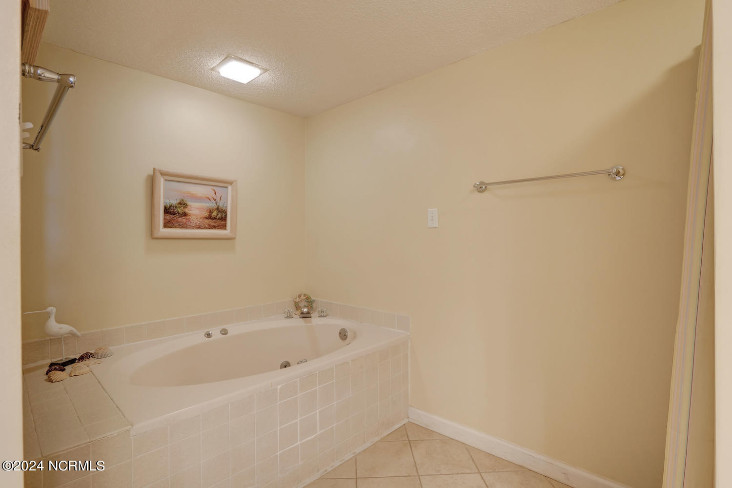 2000 New River Inlet Road, Unit 1509 North Topsail Beach, NC 28460 - Photo 18 of 47 Ensuite Bathroom