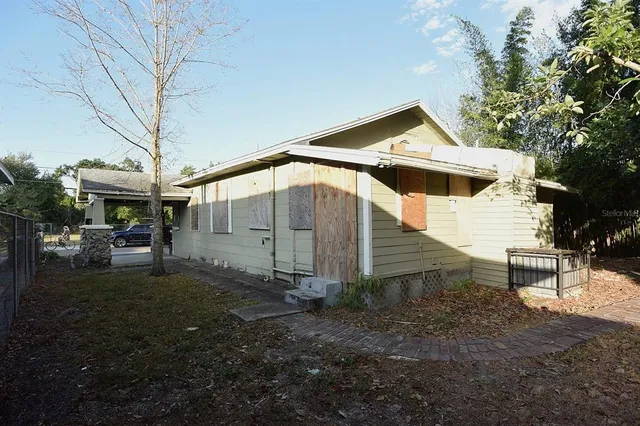 a view of a yard with a tree