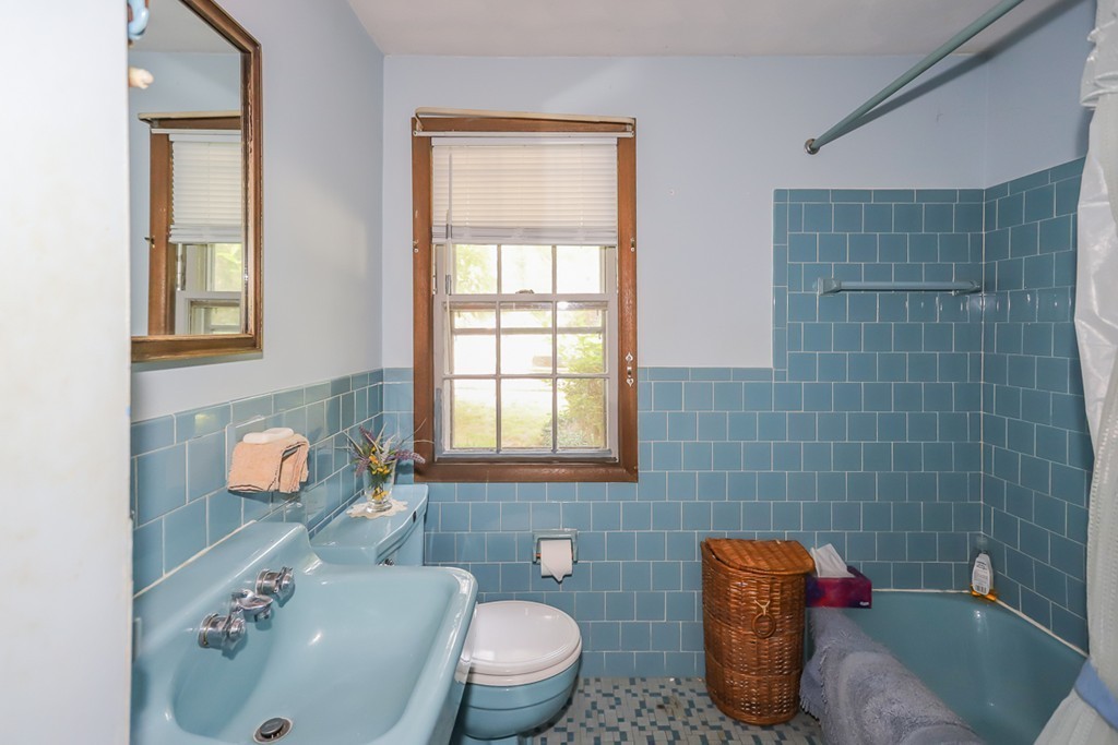 22 Hamilton Road Peabody, MA 01960 - Photo 10 of 22 Gallery Image 10