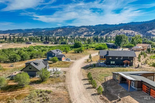 $100,000 | 10 Blk Whitewater Way, Garden Valley, ID 83622