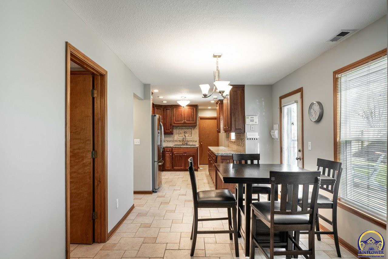 724 Eldridge Street Lawrence, KS 66049 - Photo 17 of 52