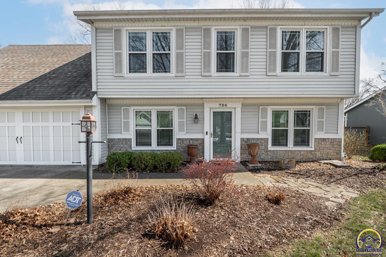 724 Eldridge Street Lawrence, KS 66049 - Photo 2 of 52