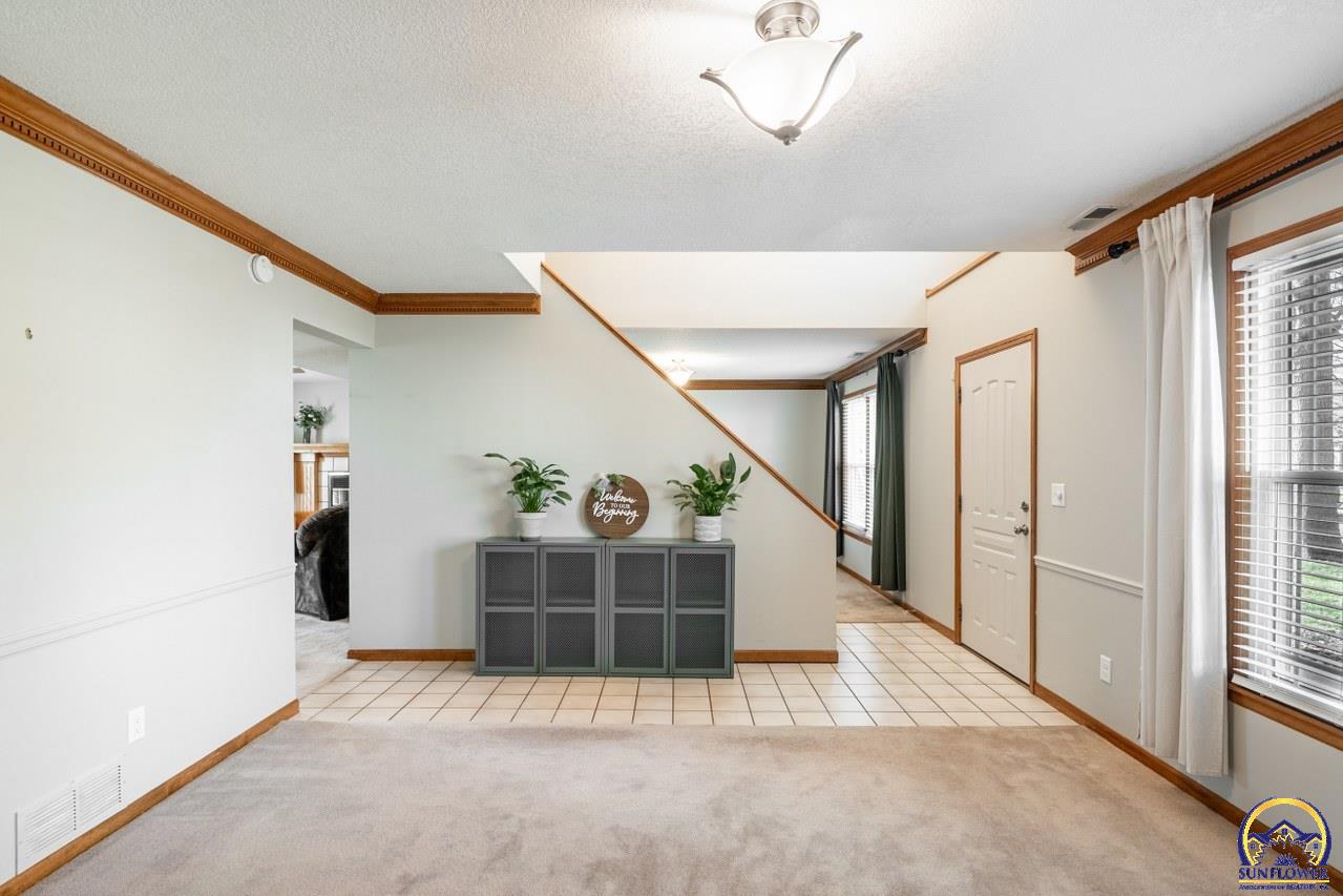 724 Eldridge Street Lawrence, KS 66049 - Photo 6 of 52