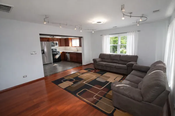$179,999 | 17115 Park Avenue, Lansing, IL 60438