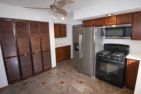 $179,999 | 17115 Park Avenue, Lansing, IL 60438