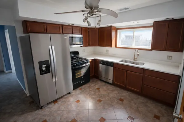 $179,999 | 17115 Park Avenue, Lansing, IL 60438