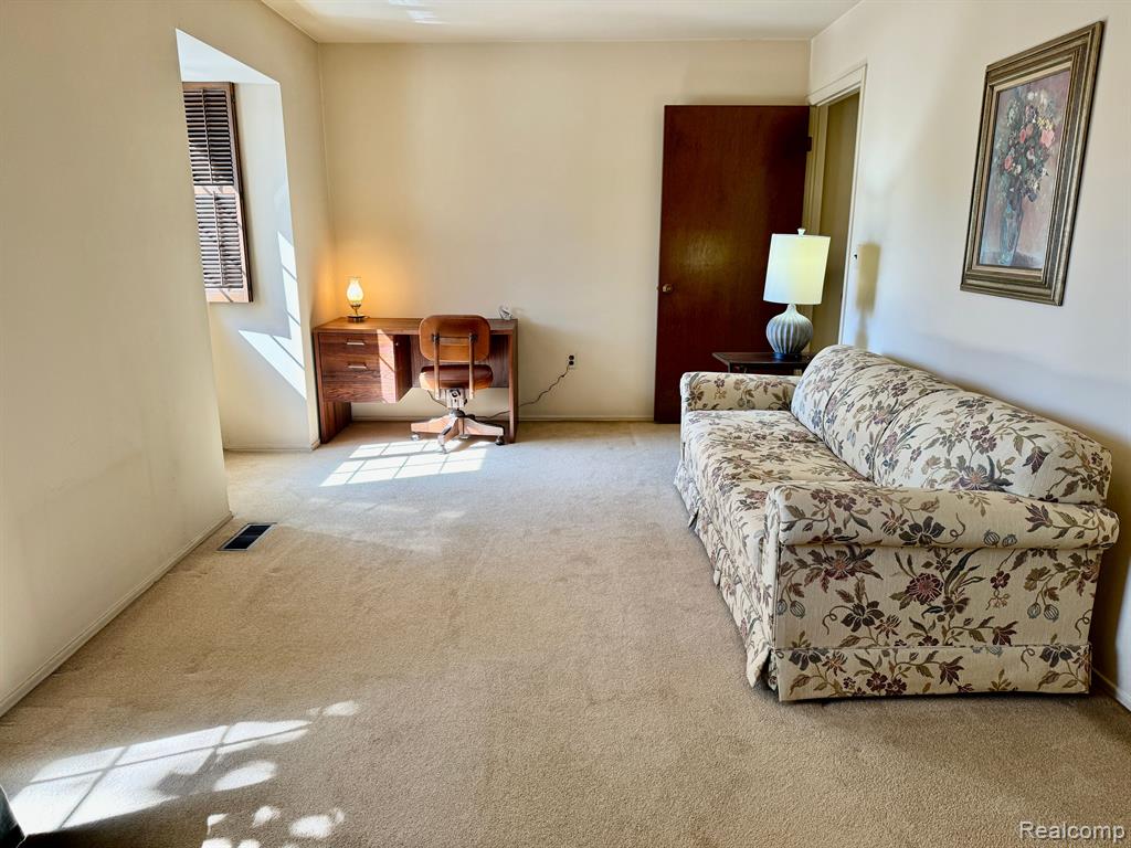 1976 Ridge Court Royal Oak, MI 48073 - Photo 16 of 43