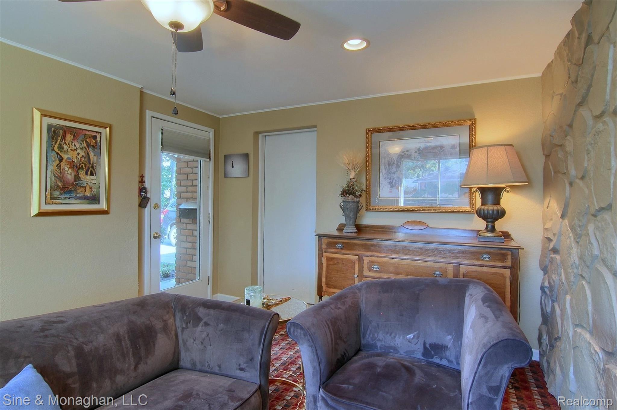 403 Barclay Road Grosse Pointe, MI 48236 - Photo 10 of 29 11-Family Room 2nd View.jpg