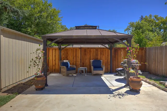 a view of a tennis court