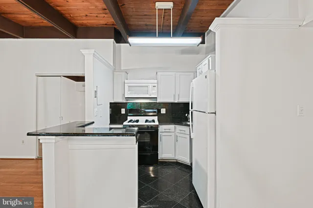 $1,995 | 7857 Enola Street, Unit 208, McLean, VA 22102