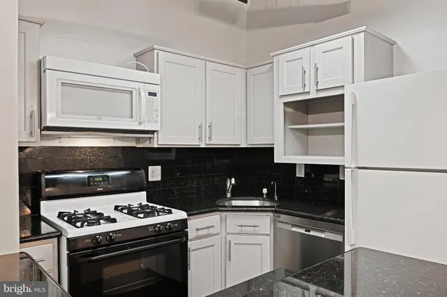 $1,995 | 7857 Enola Street, Unit 208, McLean, VA 22102