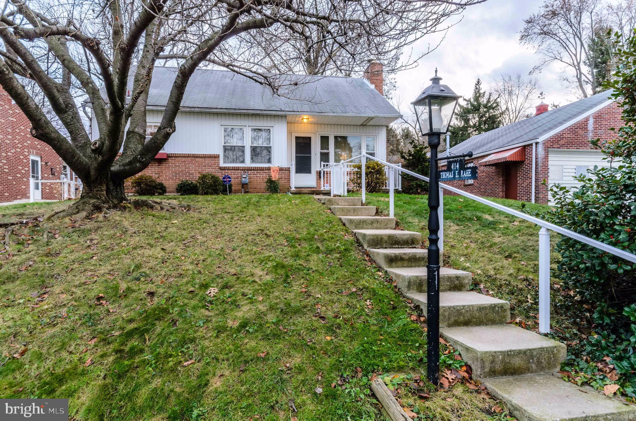 414 Creston Road York, PA 17403 - Photo 2 of 25 Gallery Image 2