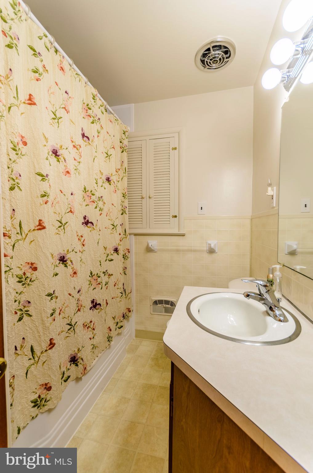 414 Creston Road York, PA 17403 - Photo 16 of 25 Gallery Image 16