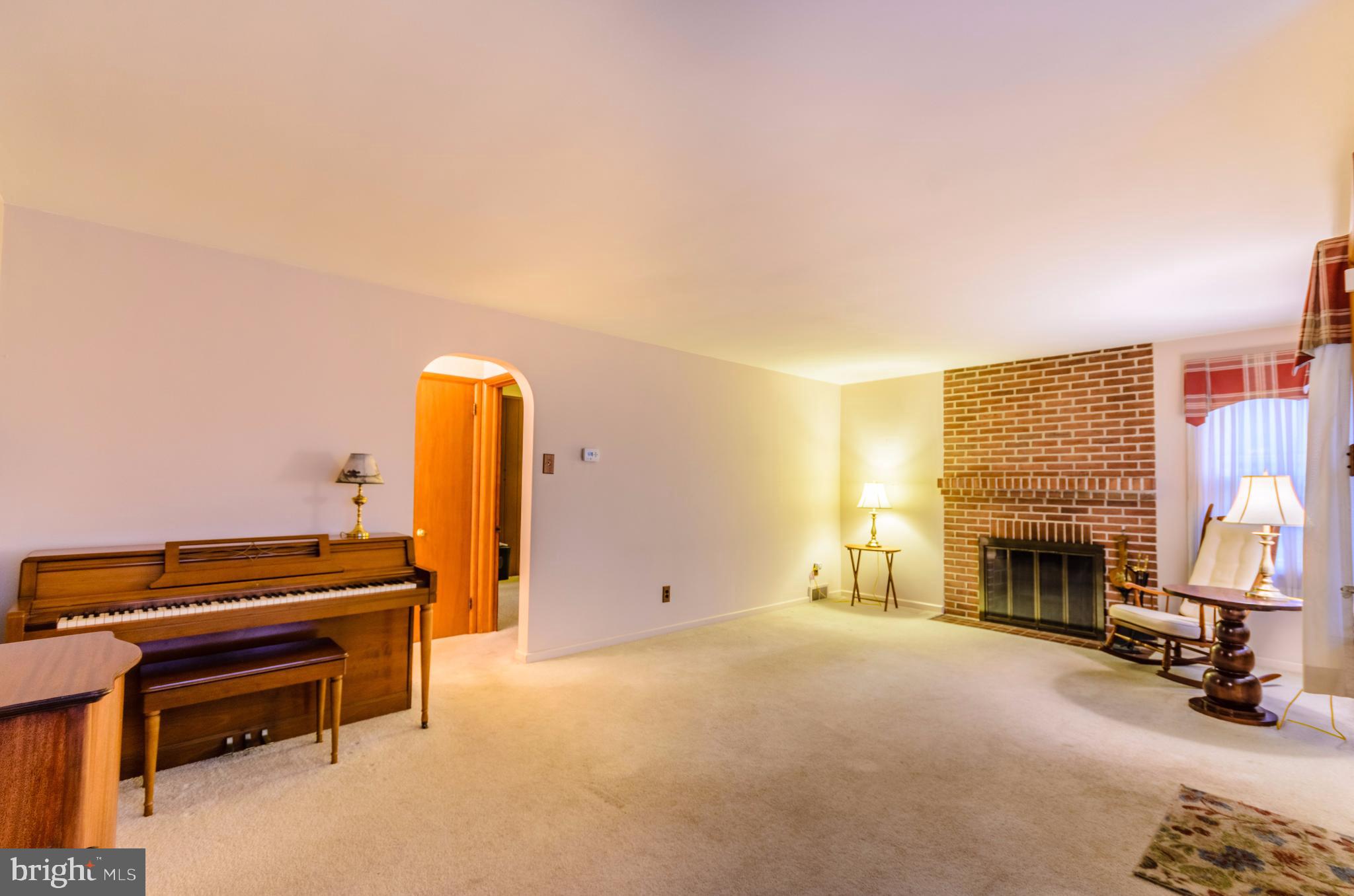 414 Creston Road York, PA 17403 - Photo 3 of 25 Gallery Image 3