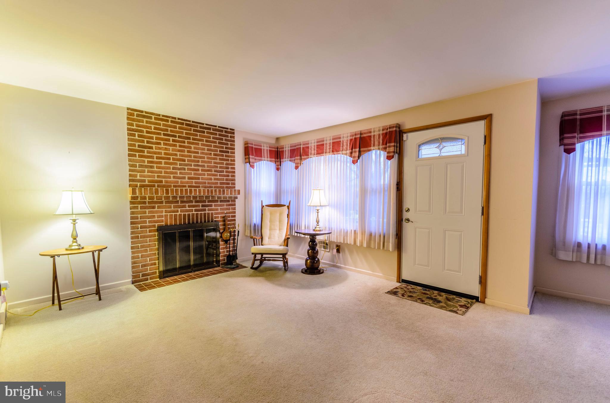 414 Creston Road York, PA 17403 - Photo 4 of 25 Gallery Image 4