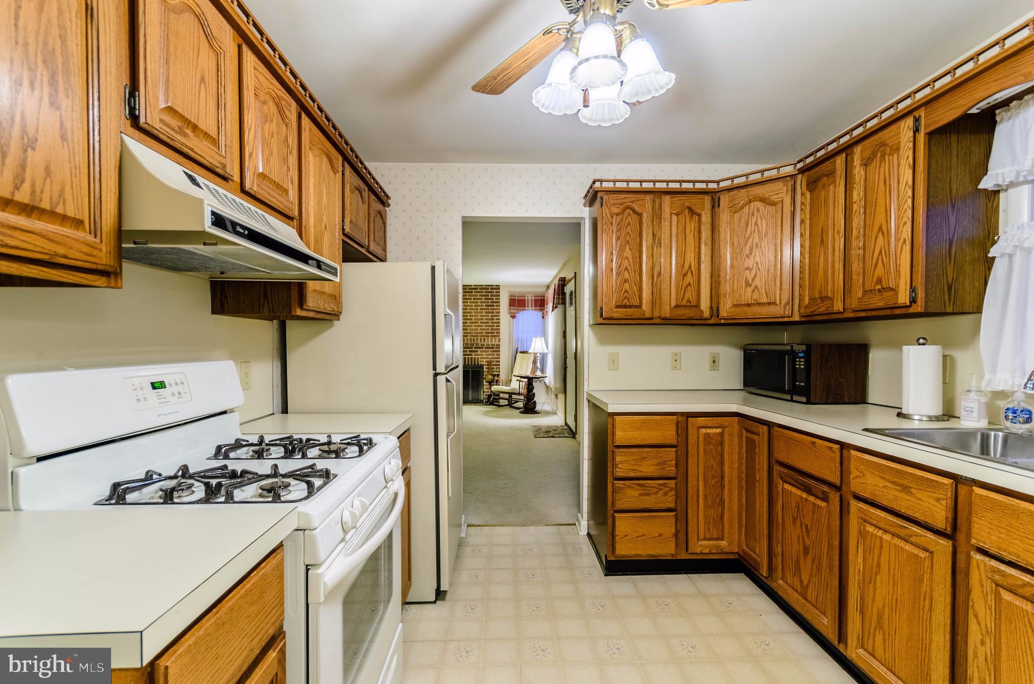 414 Creston Road York, PA 17403 - Photo 8 of 25 Gallery Image 8