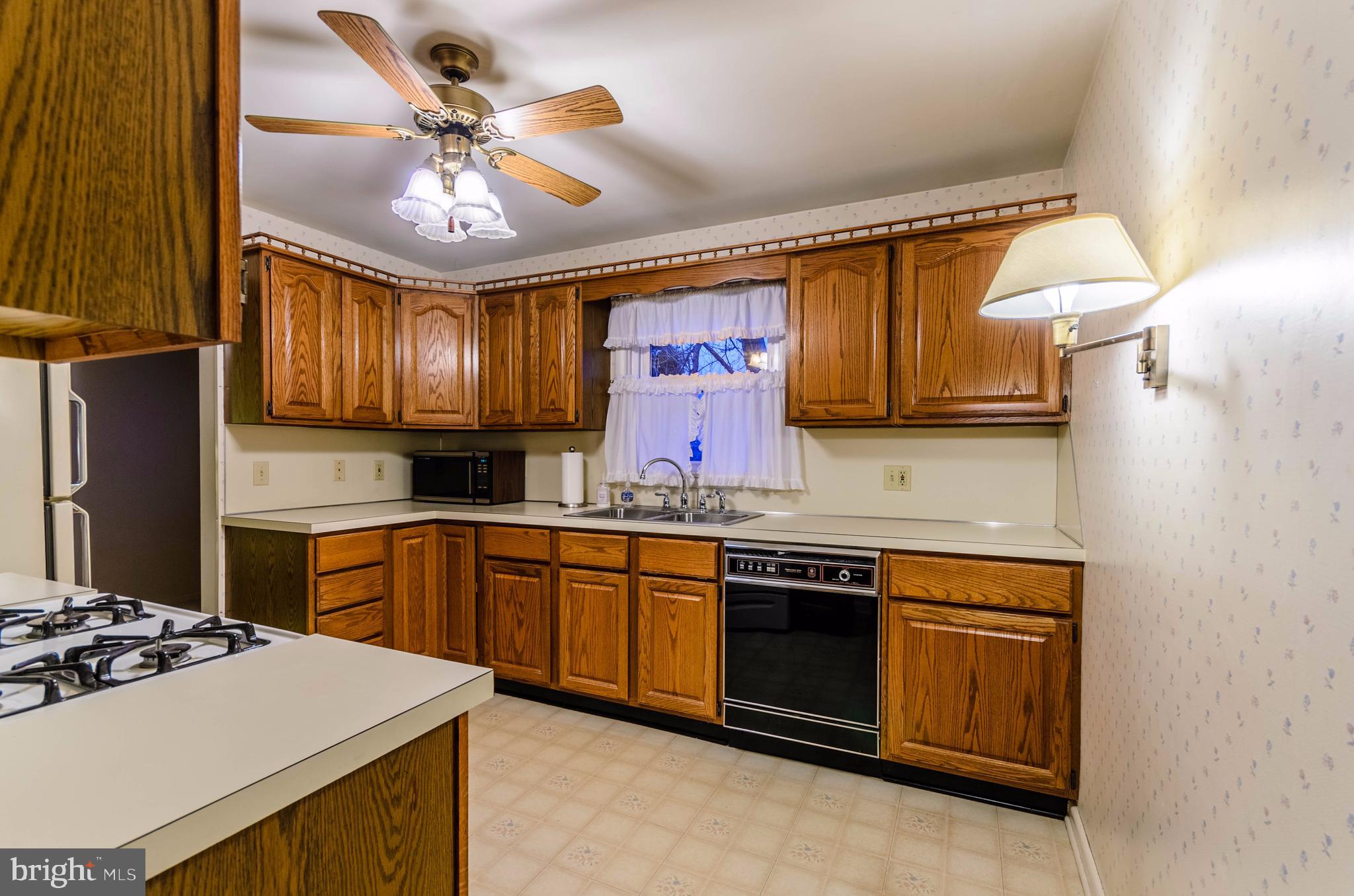 414 Creston Road York, PA 17403 - Photo 10 of 25 Gallery Image 10