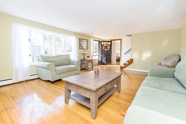 286 Moosehill Road Walpole, MA 02032 - Photo 4 of 31 Gallery Image 4