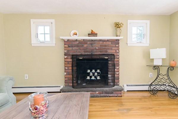 286 Moosehill Road Walpole, MA 02032 - Photo 5 of 31 Gallery Image 5