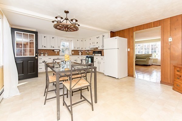 286 Moosehill Road Walpole, MA 02032 - Photo 6 of 31 Gallery Image 6