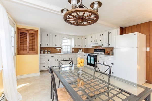 286 Moosehill Road Walpole, MA 02032 - Photo 8 of 31 Gallery Image 8
