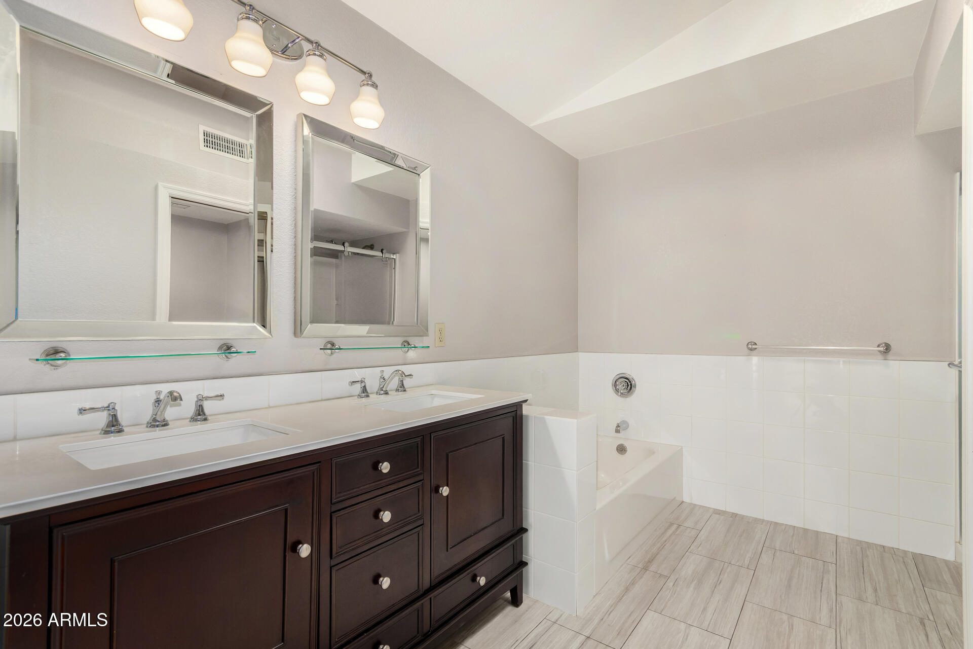 4109 East Mercer Lane Phoenix, AZ 85028 - Photo 23 of 37 Primary bath