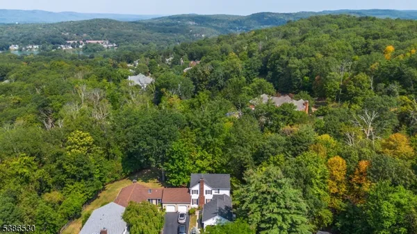 $742,000 | 8 Tomahawk Drive, Wayne, NJ 07470