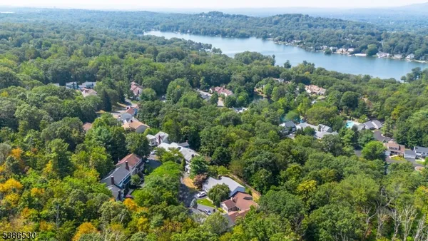 $742,000 | 8 Tomahawk Drive, Wayne, NJ 07470