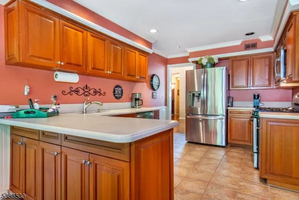 $742,000 | 8 Tomahawk Drive, Wayne, NJ 07470