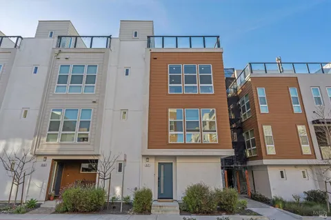 $1,025,000 | 317 Verandah Avenue, Novato, CA 94945