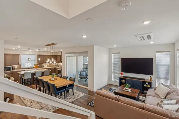 $1,025,000 | 317 Verandah Avenue, Novato, CA 94945