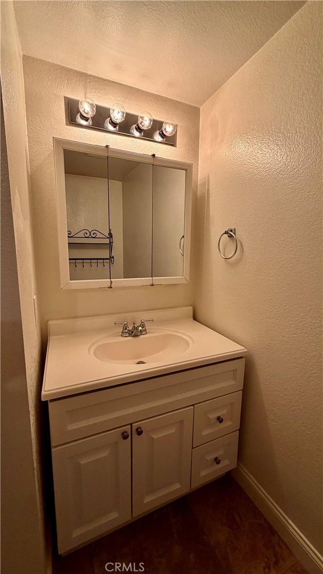 25152 Steinbeck Avenue Stevenson Ranch, CA 91381 - Photo 14 of 31